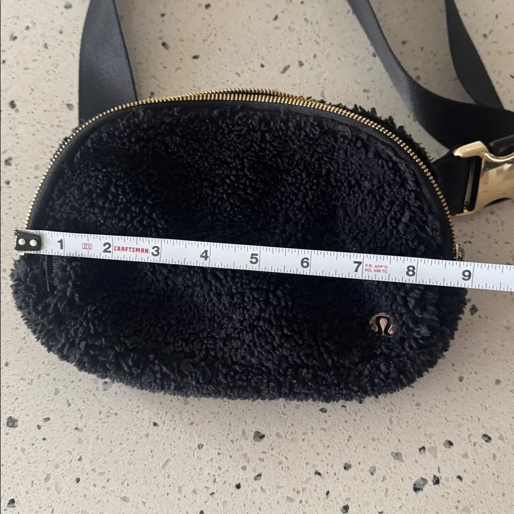 lululemon Everywhere Belt Bag Black Fleece Sherpa Gold Hardware Crossbody Casual